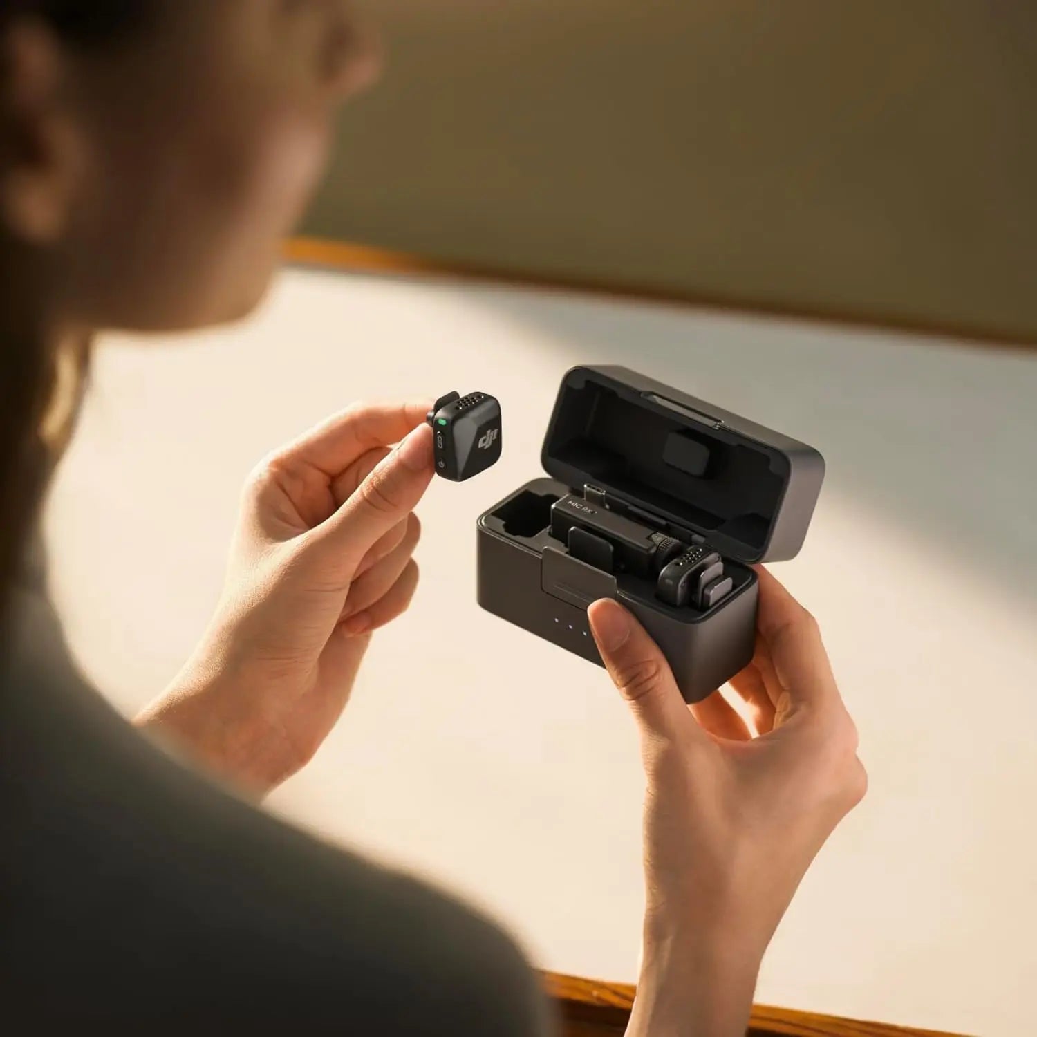 Nuevo Micrófono Inalámbrico DJI Mic Mini (2TX+1RX+Estuche de Carga) con Cancelación Inteligente de Ruido, Audio de Alta Calidad, Original de DJI